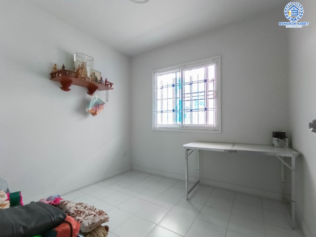 *****ทาวน์เฮ้าส์มือสองนนทบุรี ม.ไลโอ บลิสซ์ กาญจนาภิเษก-ชัยพฤกษ์ เนื้อที่ 17.6 ตร.ว. ฟังก์ชัน 3 ห้องนอน 2 ห้องน้ำ 1 ที่จอดรถ ทำเลดีเดินทางสะดวก เชื่อมต่อ ถ.กาญจนาภิเษก, ถ.รัตนาธิเบศร์ ใกล้รถไฟฟ้าสายสีม่วง "สถานีคลองบางไผ่"